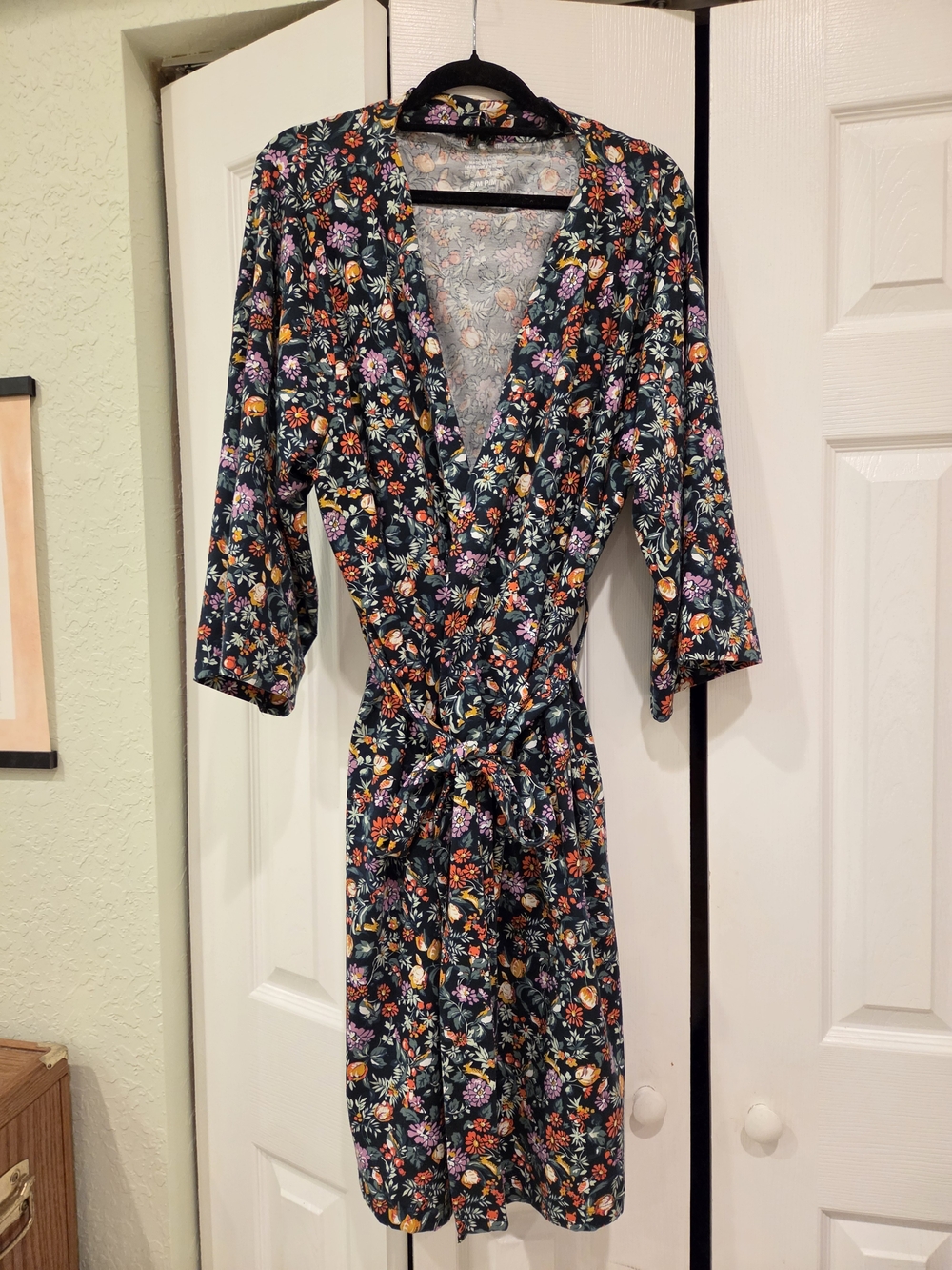 Vera Bradley Multi Color Floral Robe With Pink and Yellow Blooms